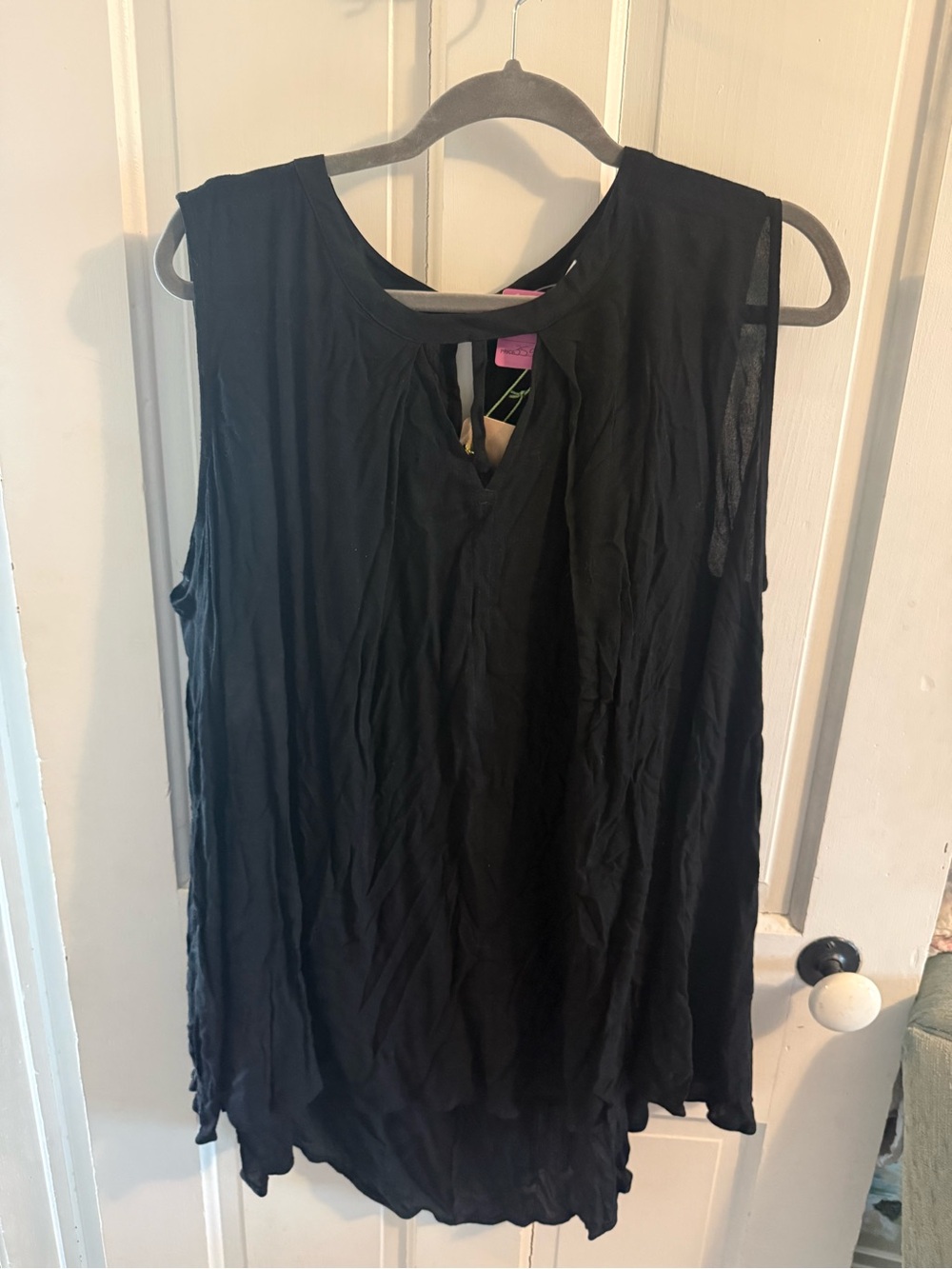 Umgee Black Sleeveless Keyhole Tank Top